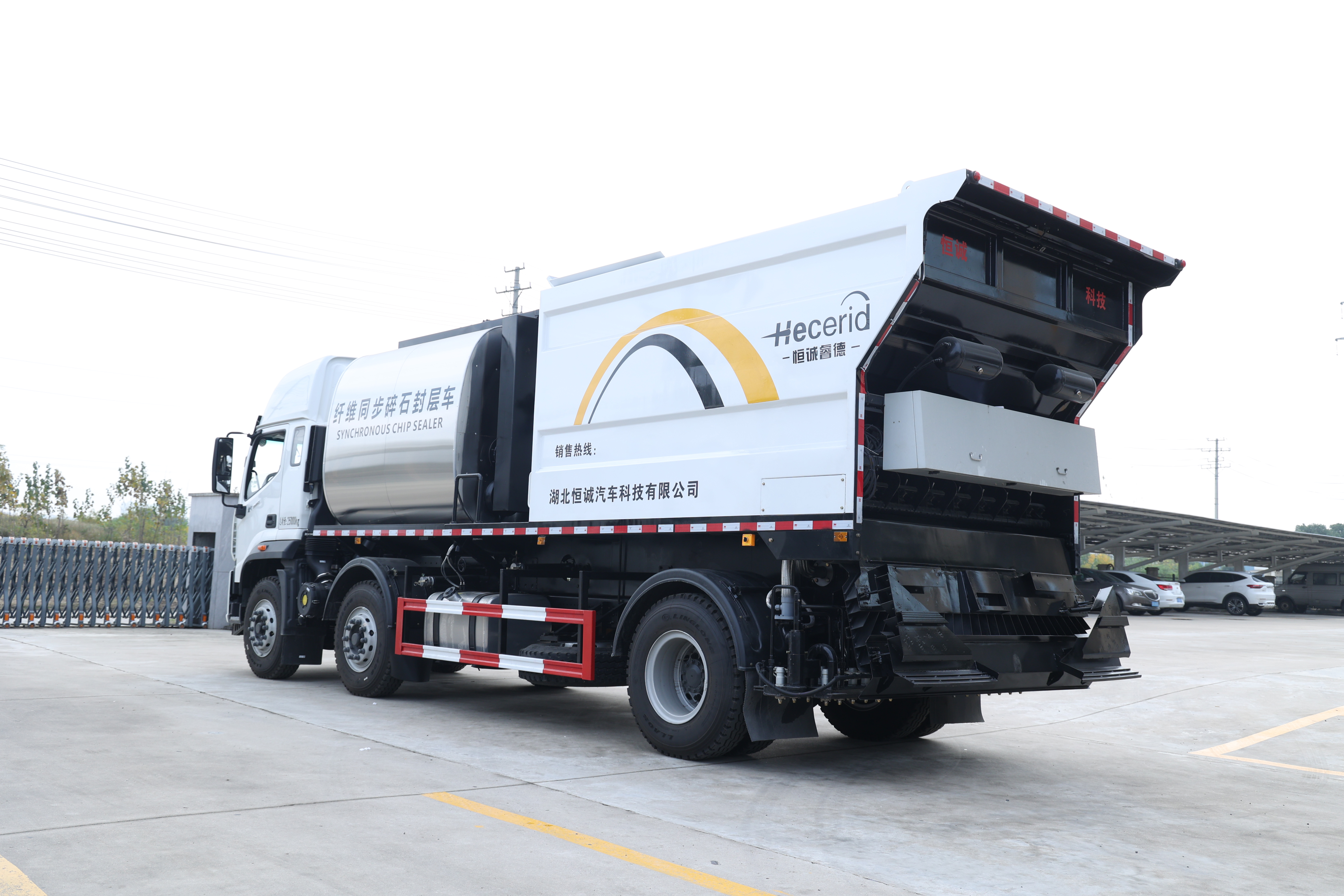 道路養護專家：恒誠同步碎石封層車，一體化施工的智能先鋒